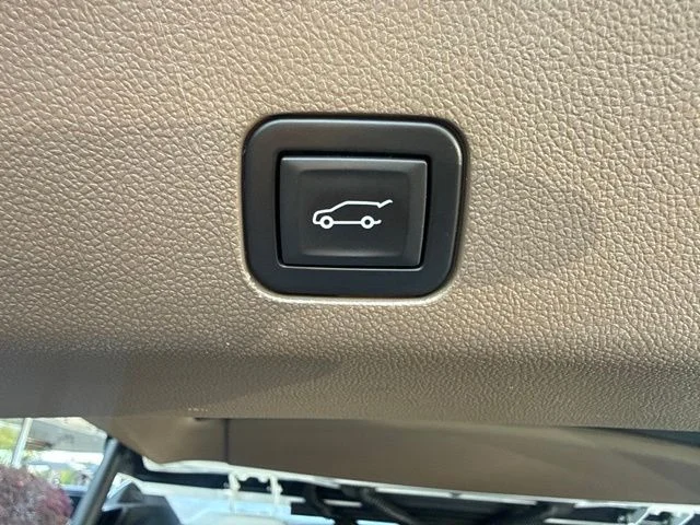 Used 2023 White GMC Denali image 35