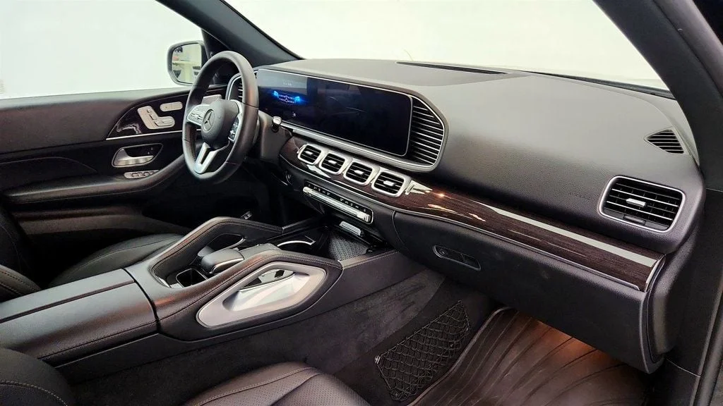 Used 2020 Black Mercedes-Benz GLE 350 4MATIC® SUV w/ Premium Pkg image 25