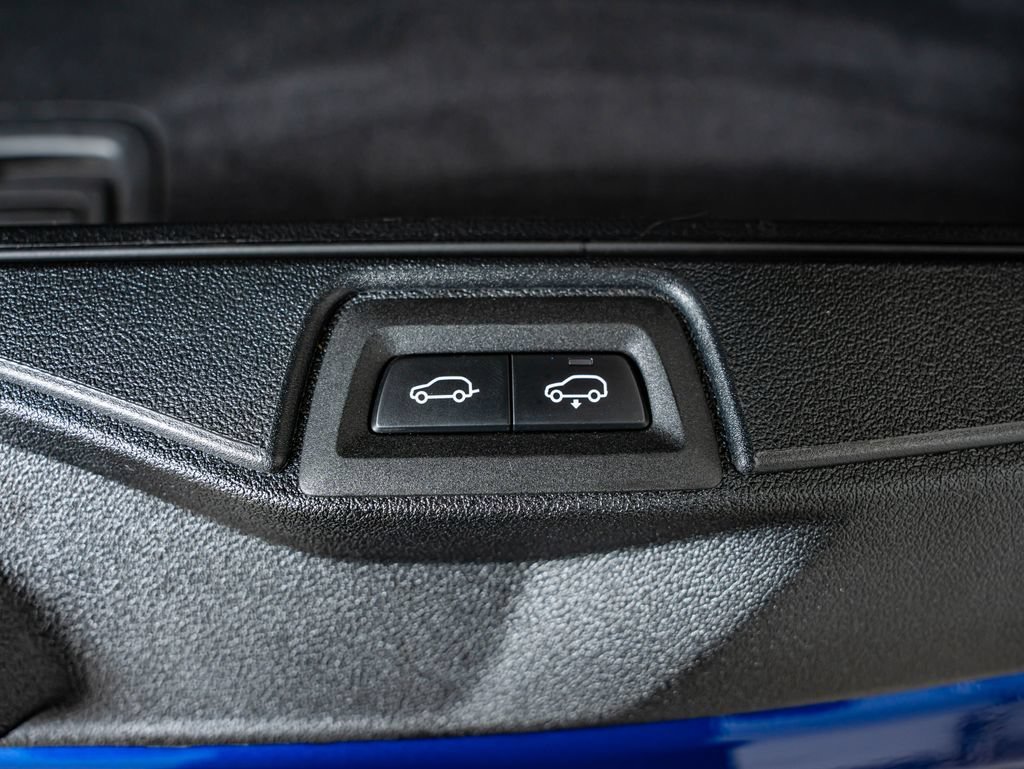 Used 2026 Marina Bay Blue Metallic BMW M60i image 41