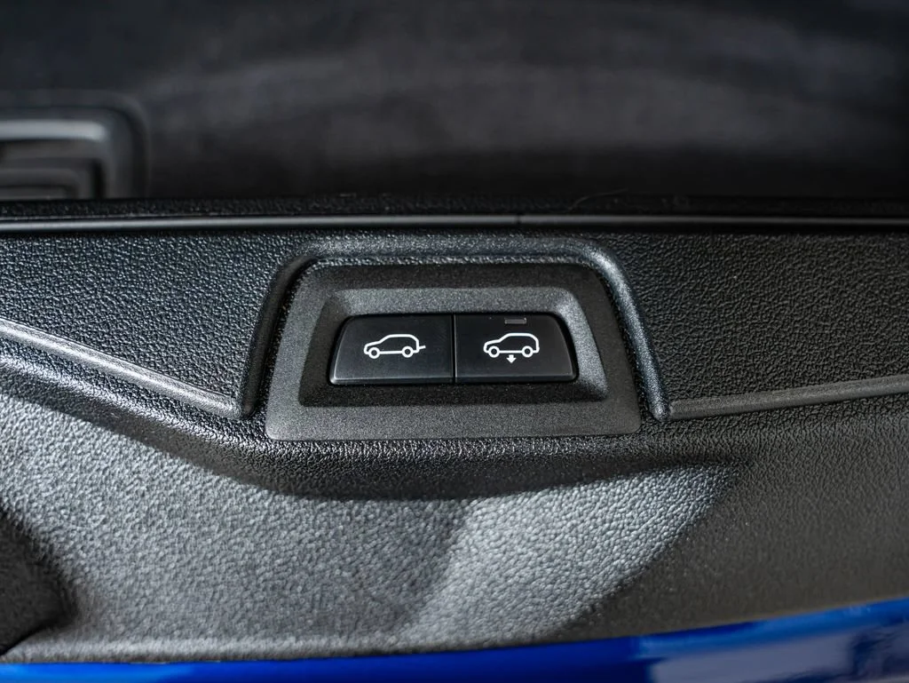 Used 2026 Marina Bay Blue Metallic BMW M60i image 41