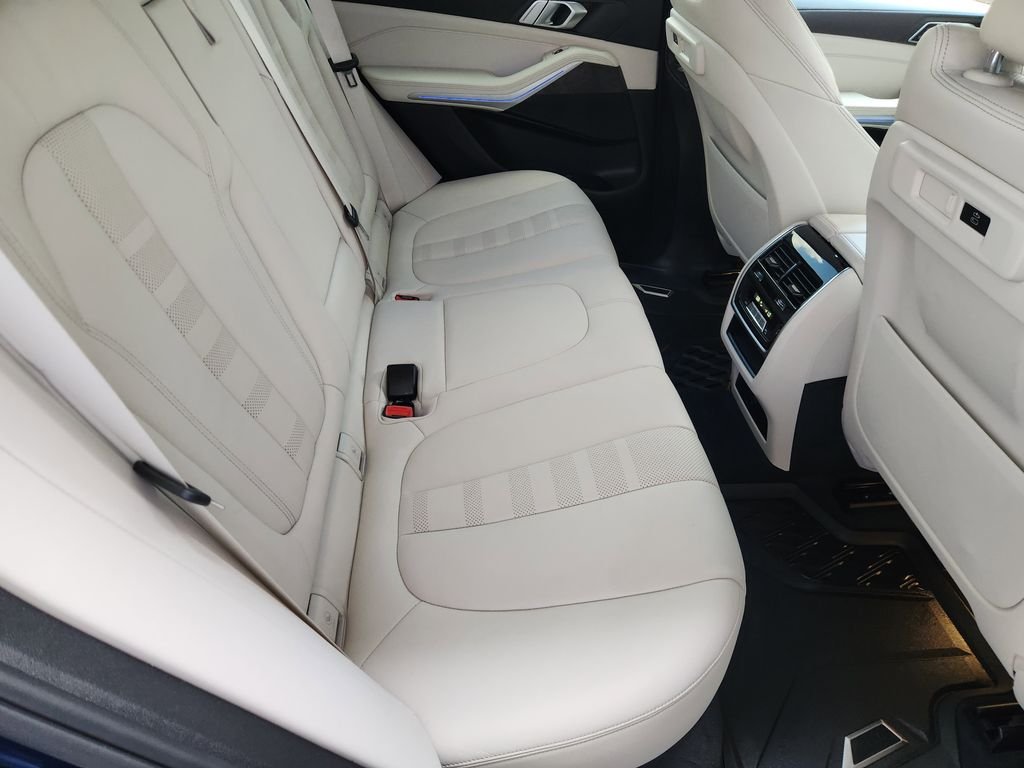Used 2021 Blue Metallic BMW sDrive40i image 31