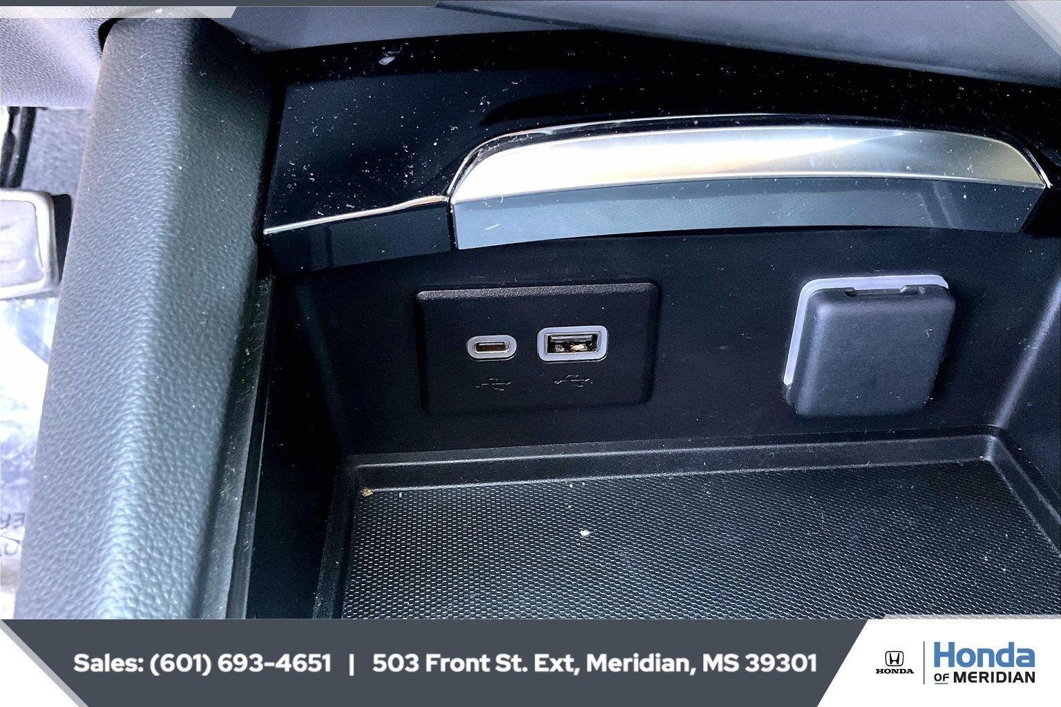 Used 2023 White Frost Tricoat Buick Essence image 23
