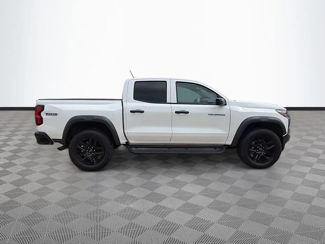 Used 2025 White Chevrolet Trail Boss image 8