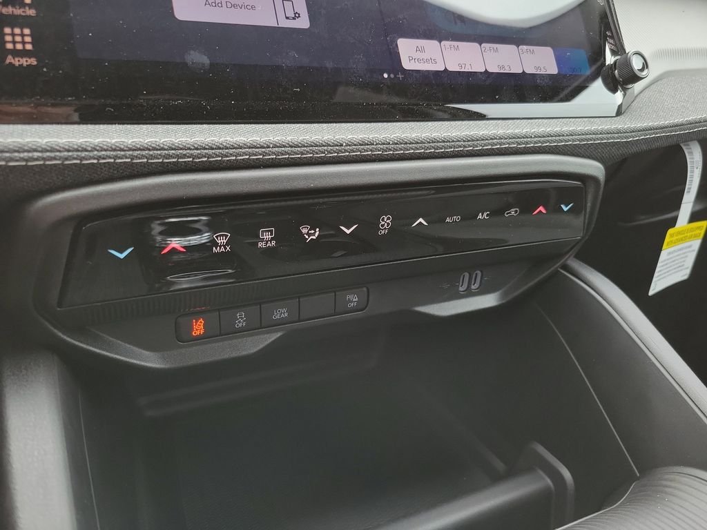 New 2026 Diamond Black Crystal Pearlcoat Jeep Laredo image 28