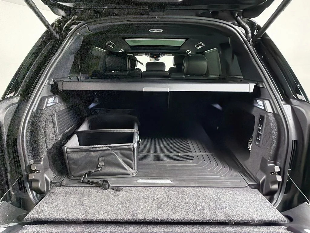New 2026 Santorini Black Land Rover SE 7 Seats image 28