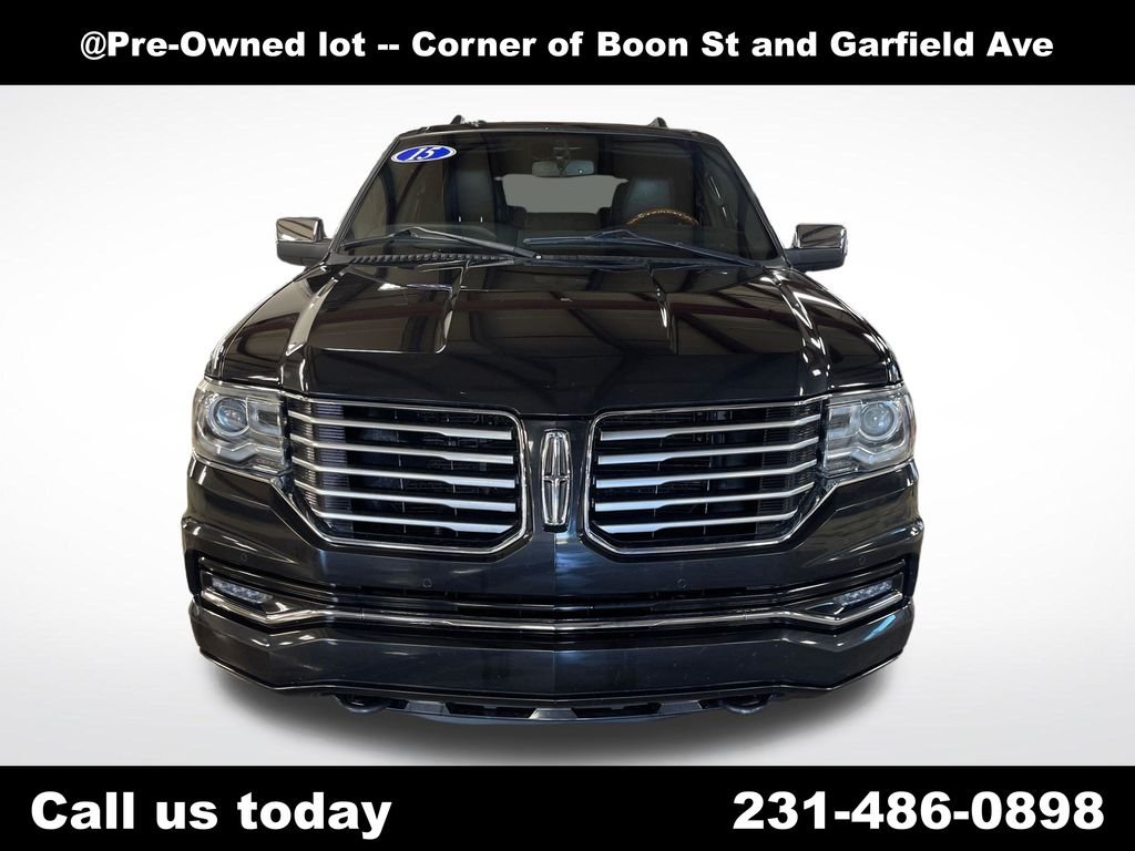 Used 2015 Black Lincoln Base image 8