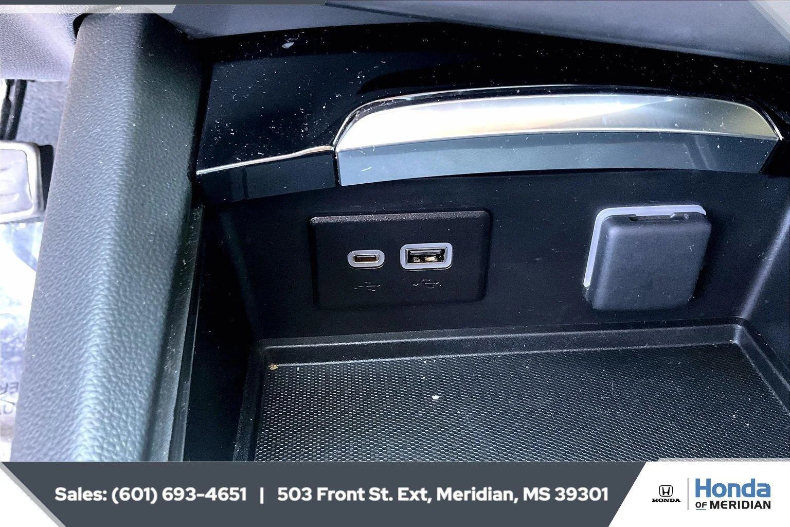 Used 2023 White Frost Tricoat Buick Essence image 23