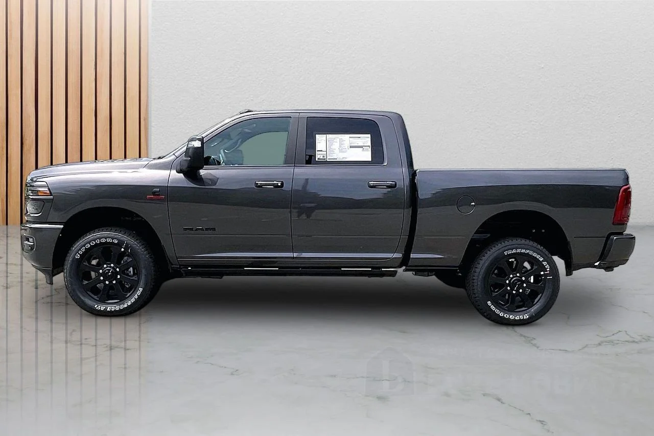 New 2026 Granite Crystal Metallic Clear-Coat Exterior Paint RAM Laramie image 9