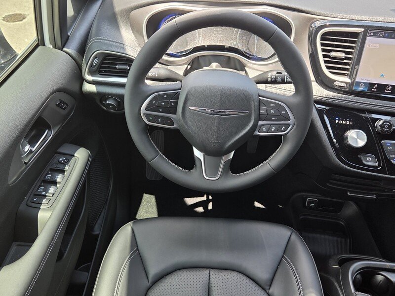 2026 Chrysler Pacifica Select - Photo 12