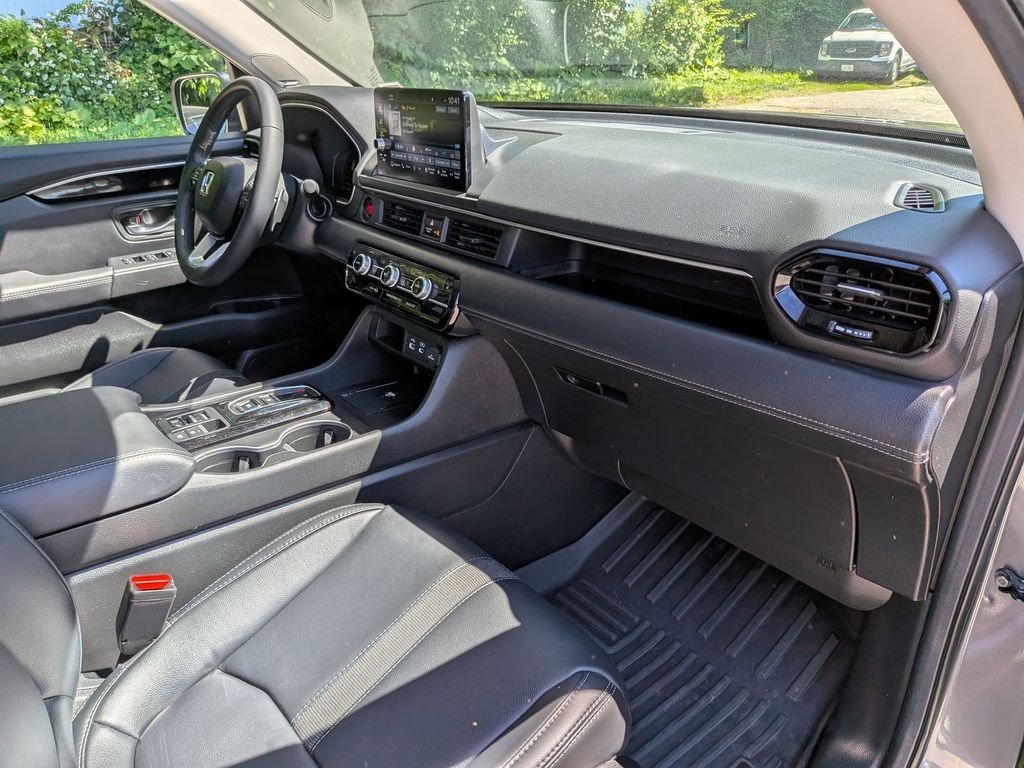 Used 2025 Gray Honda Touring image 31