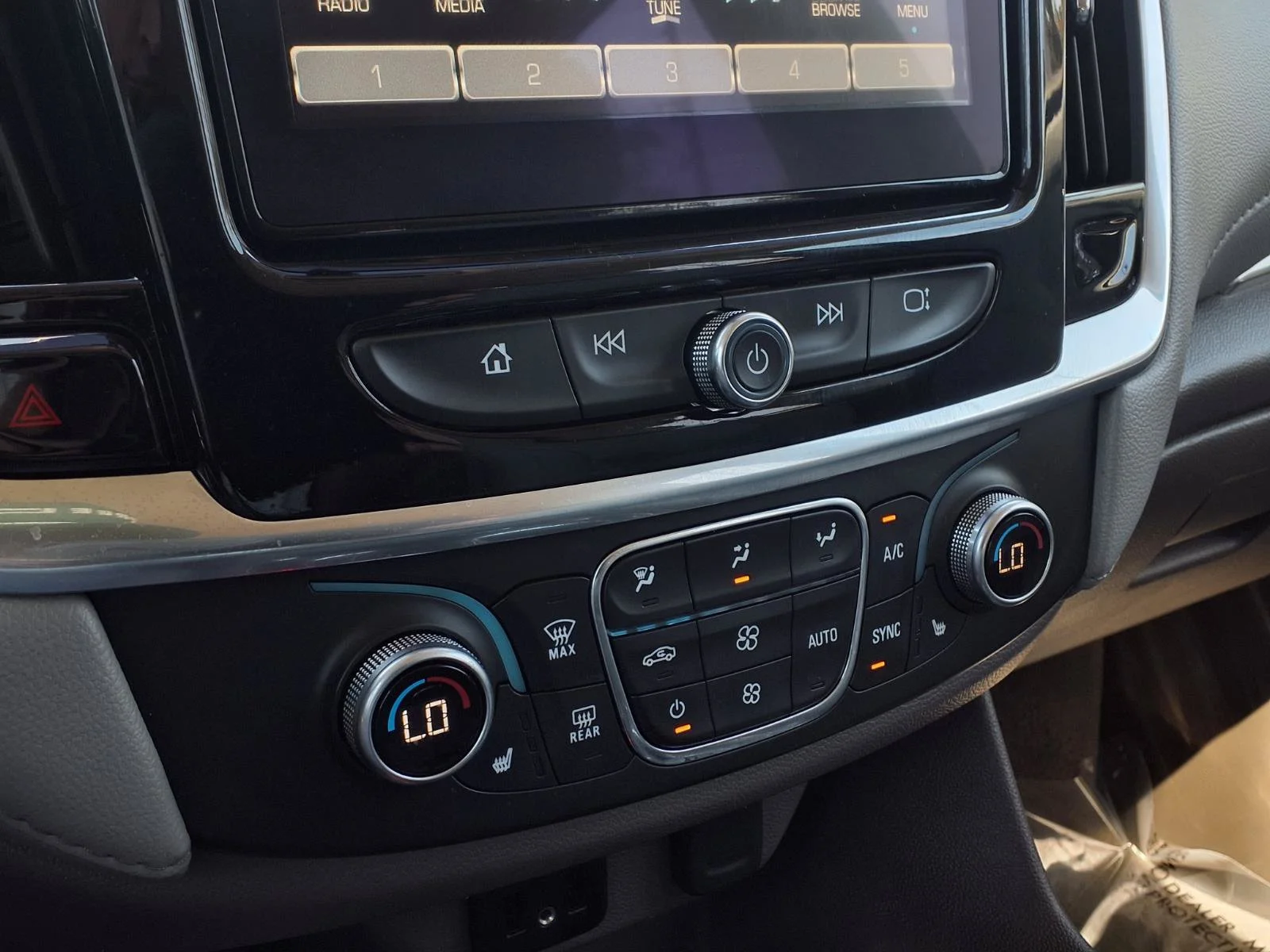 Used 2019 White Chevrolet 3LT image 10