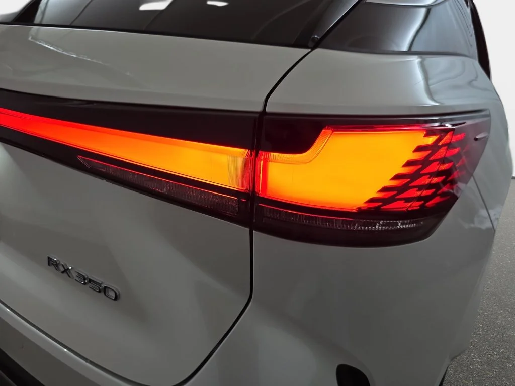 New 2026 Eminent White Pearl Lexus PREMIUM PLUS image 31