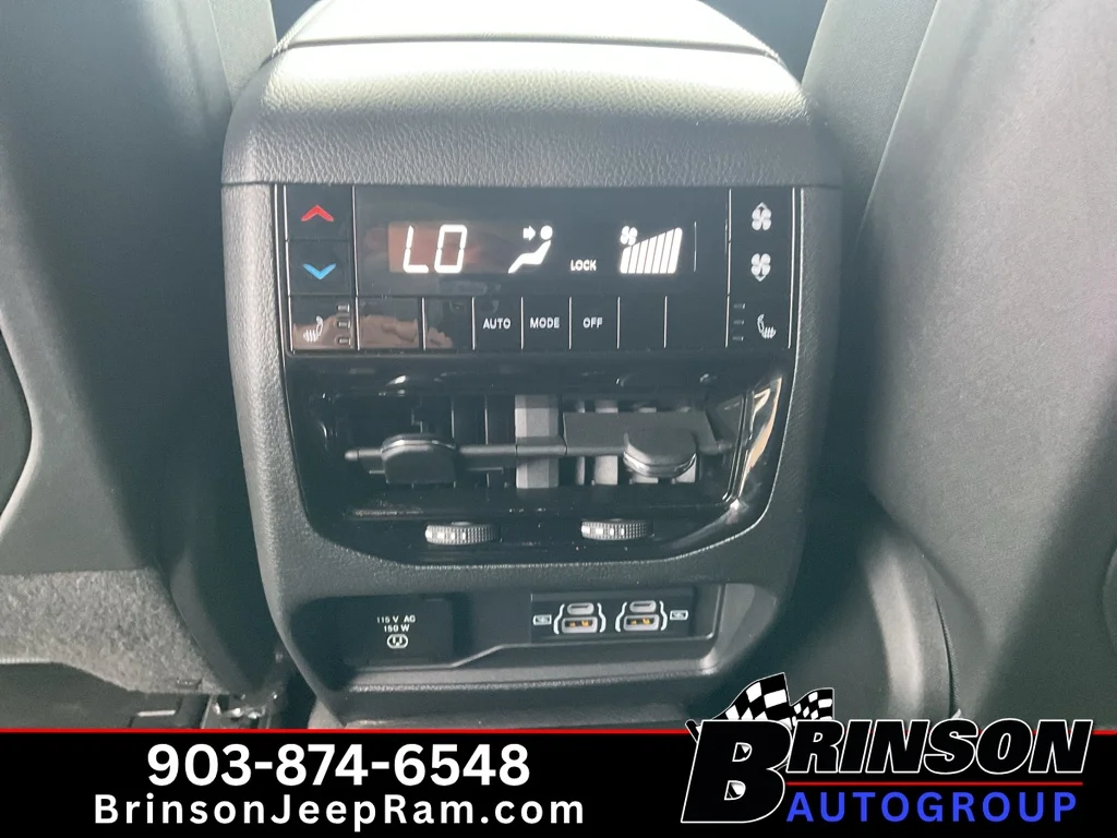 Used 2025 Diamond Black Crystal Pearlcoat Jeep Limited image 20