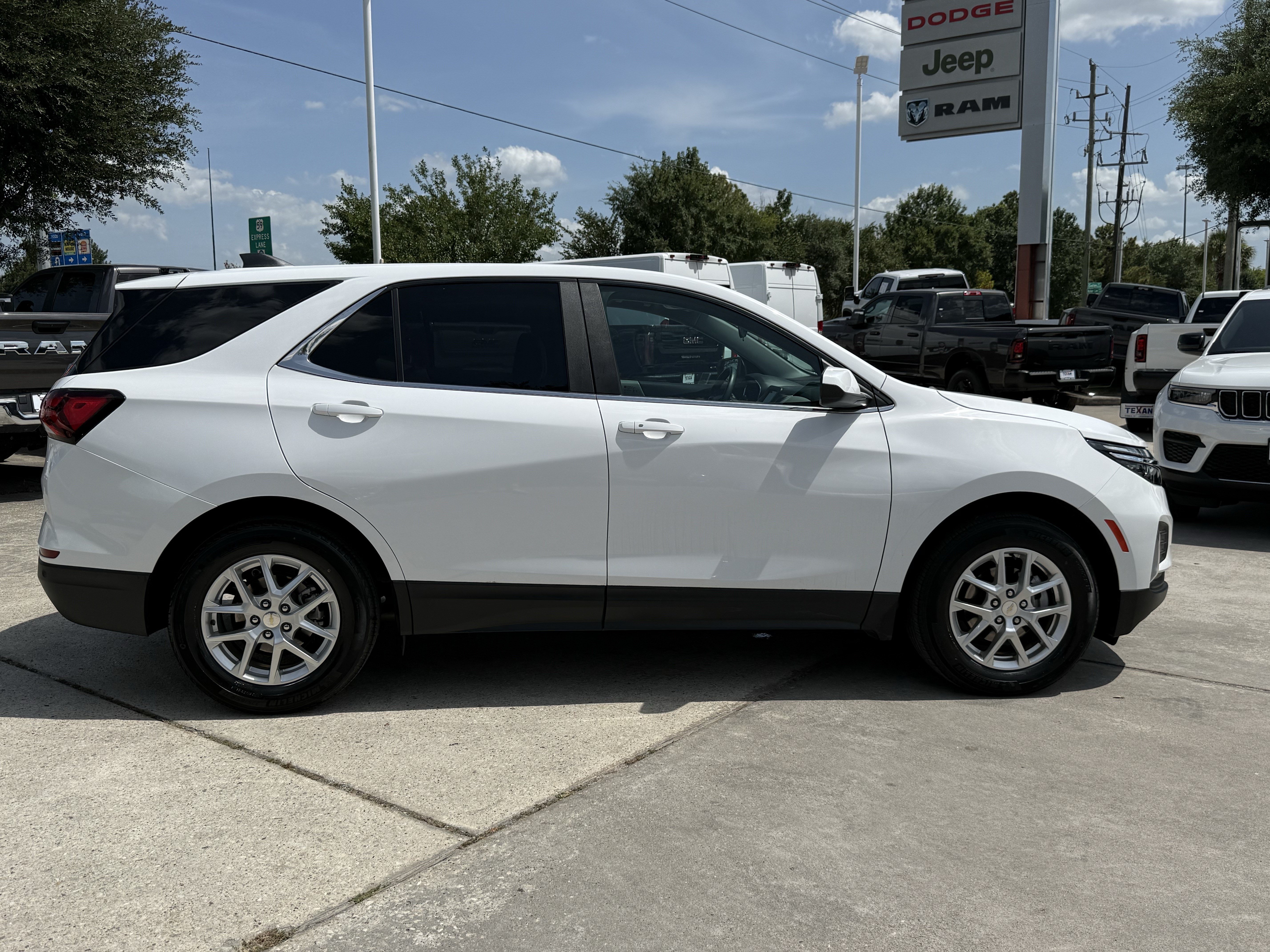 Used 2024 Summit White Chevrolet LT image 3