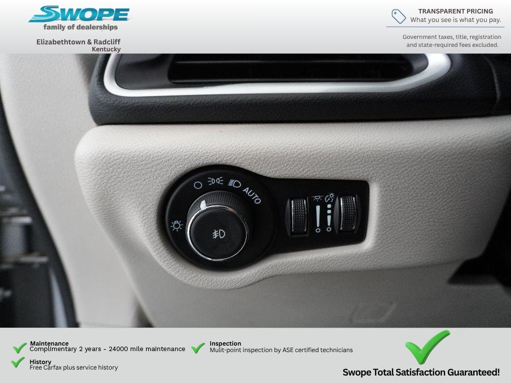 Used 2024 Silver Mist Clearcoat Chrysler Touring L image 16