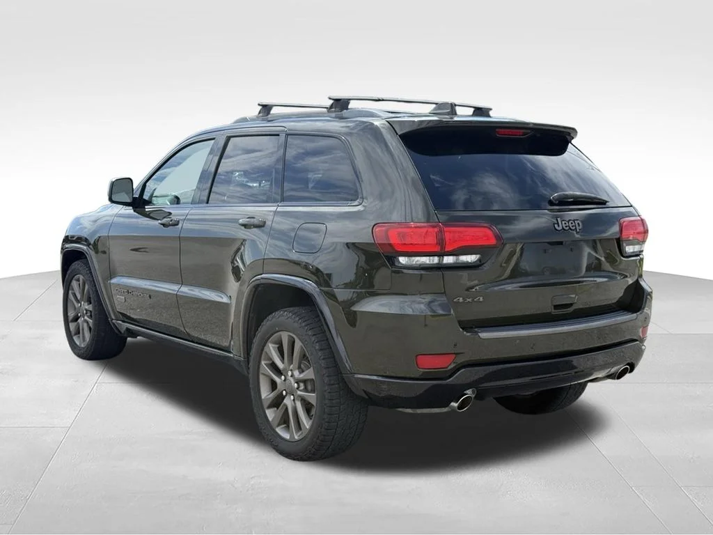 Used 2017 Green Jeep Limited image 3