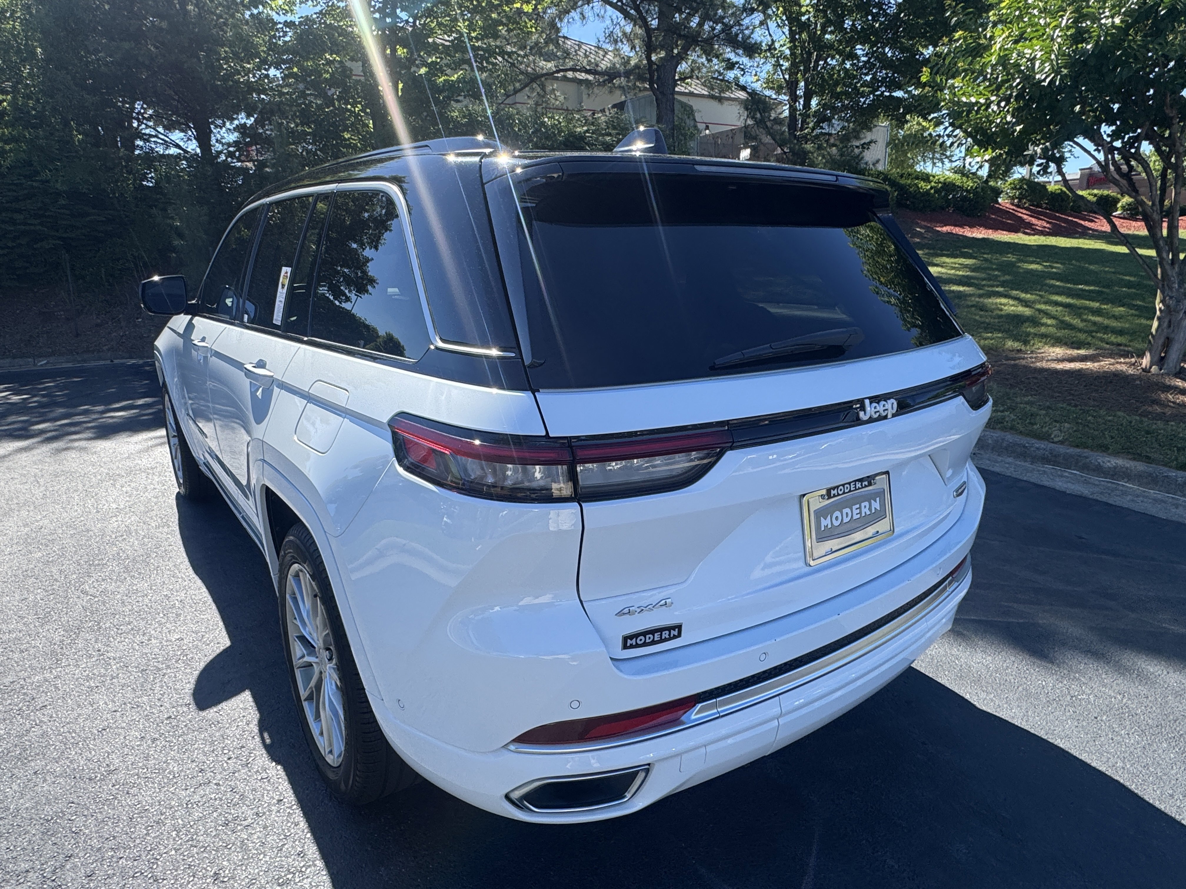 Used 2025 Bright White Clearcoat Jeep Summit image 6