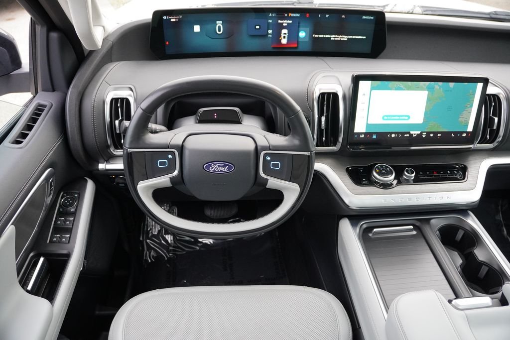 Used 2025 Silver Metallic Ford Platinum image 23