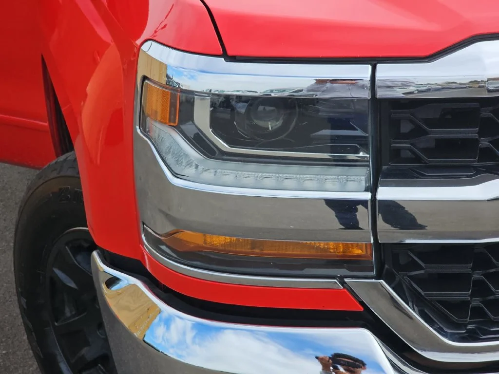Used 2018 Red Chevrolet LT image 32