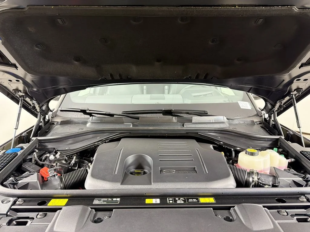 New 2026 Carpathian Grey Land Rover SE 7 Seats image 32