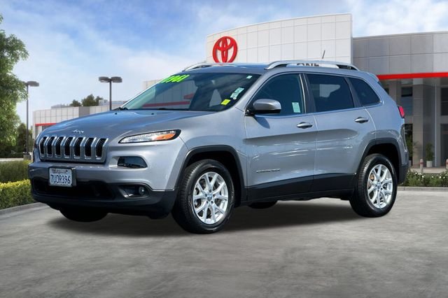 Used 2016 Silver Jeep Latitude image 9