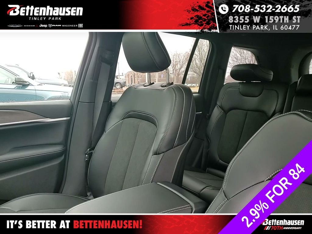 New 2026 Diamond Black Crystal Pearl-Coat Exterior Paint Jeep Laredo image 23