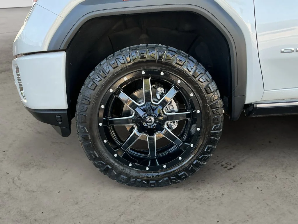 Used 2021 WHITE FROST TRICOAT GMC Denali image 13