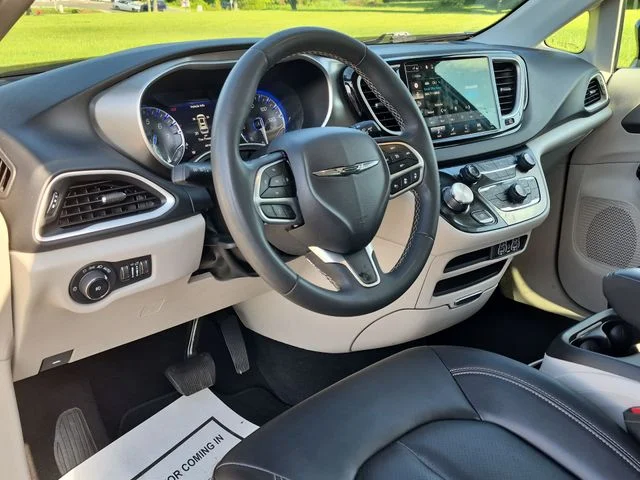 Used 2024 Silver Chrysler Touring L image 20