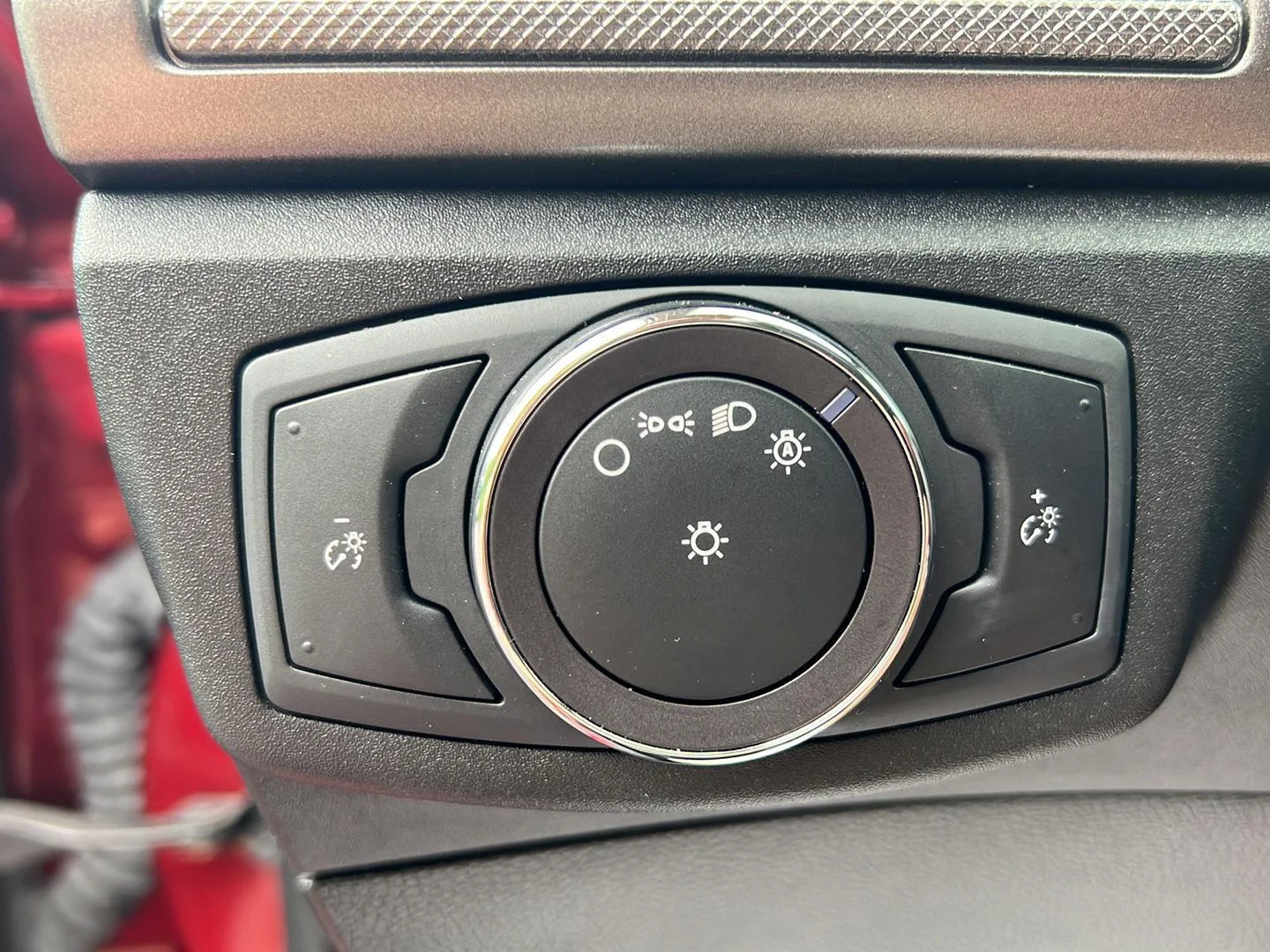 Used 2019 Ruby Red Metallic Tinted Clearcoat Ford SE image 6