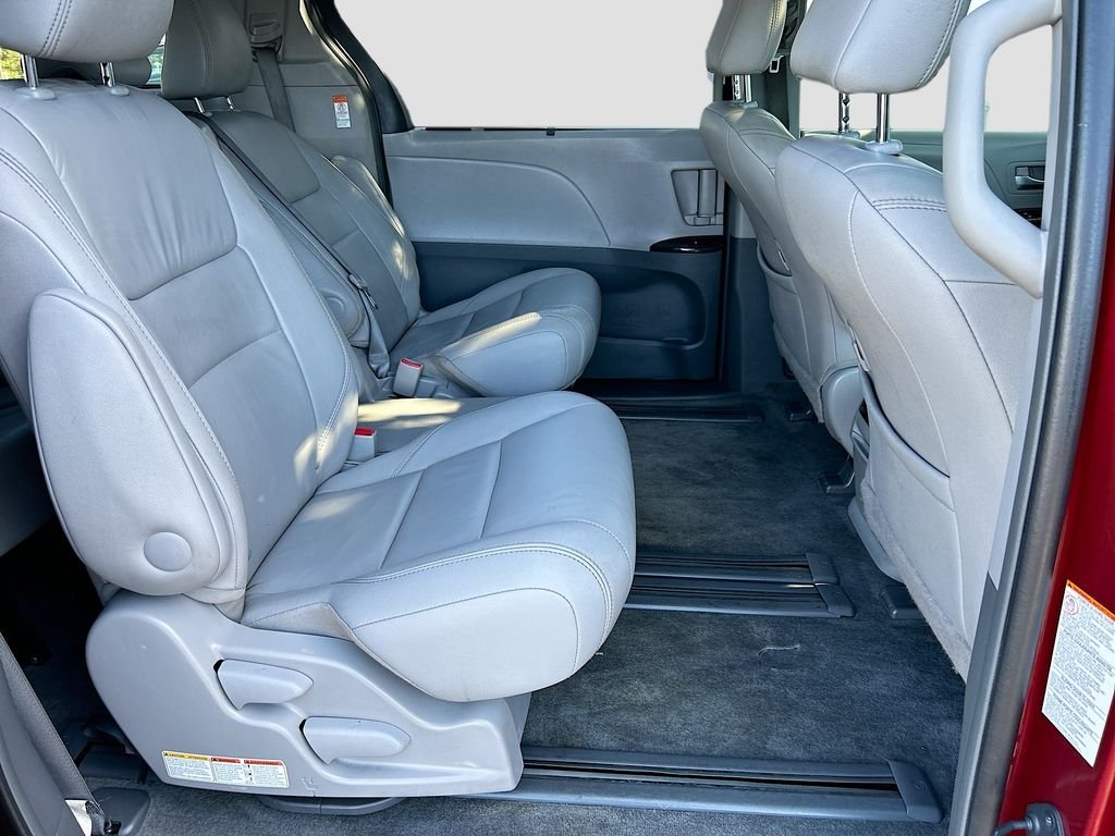 Used 2015 Salsa Red Pearl Toyota XLE image 29
