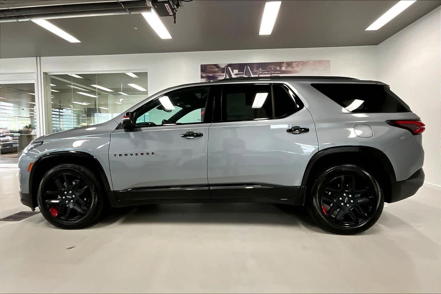 2023 Chevrolet Traverse Premier photo 2