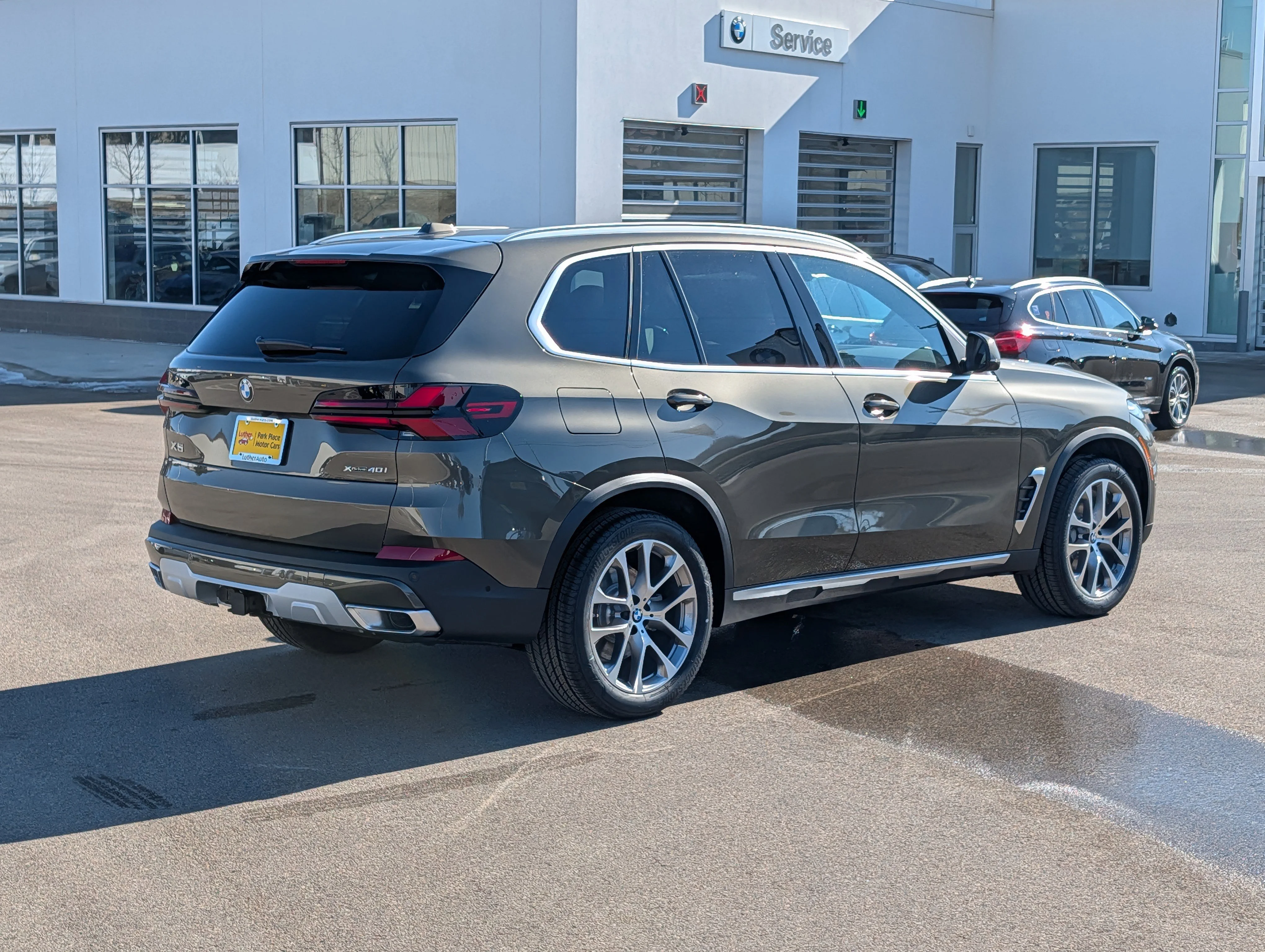 New 2026 Manhattan Green Metallic BMW xDrive40i image 2
