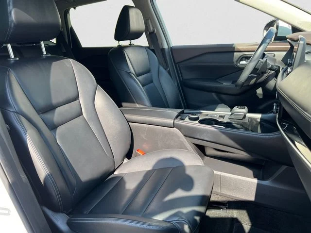 Used 2023 White Nissan SL image 15