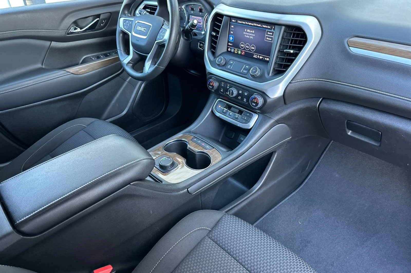 Used 2022 White GMC SLE image 18