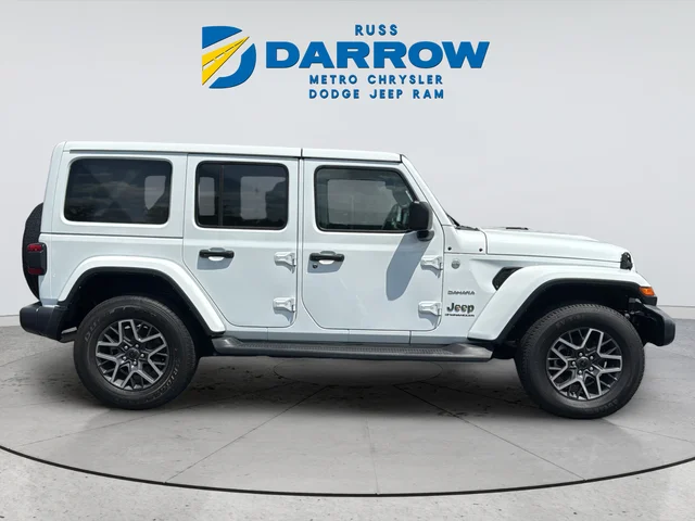 Used 2024 White/off-white Jeep Sahara image 6