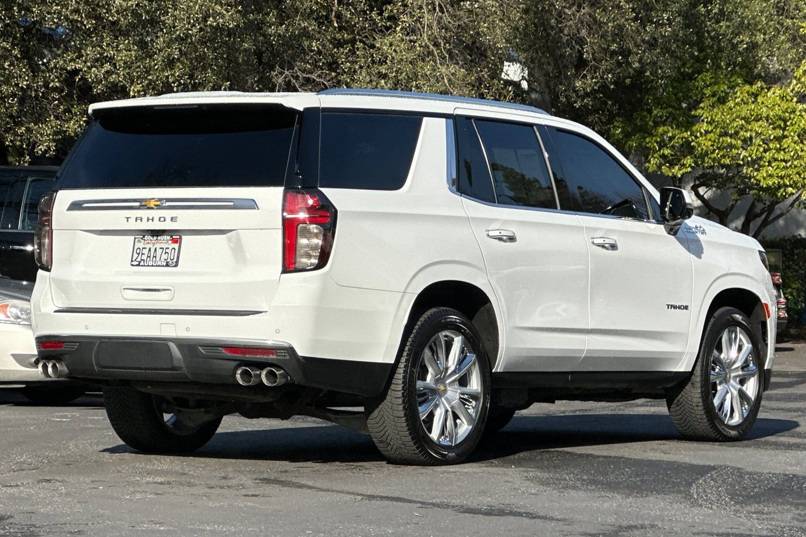 Used 2023 Summit White Chevrolet High Country image 4