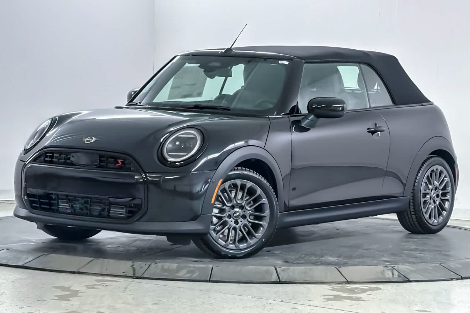 New 2026 Midnight Black II Metallic MINI Signature Plus image 10