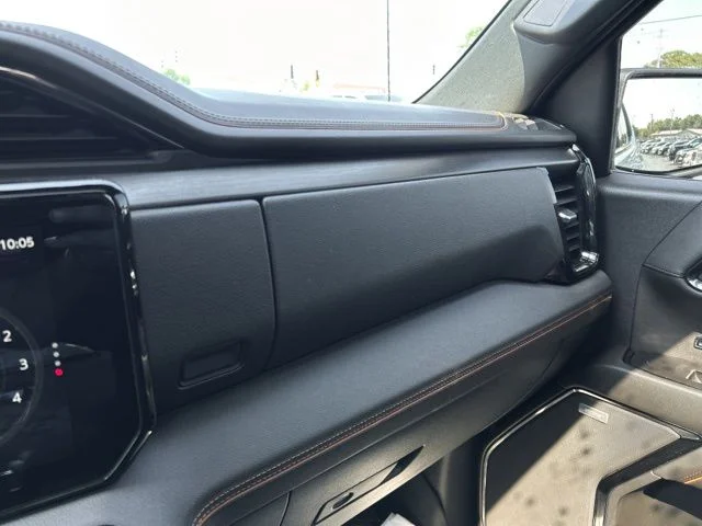 Used 2022 White GMC AT4 image 40