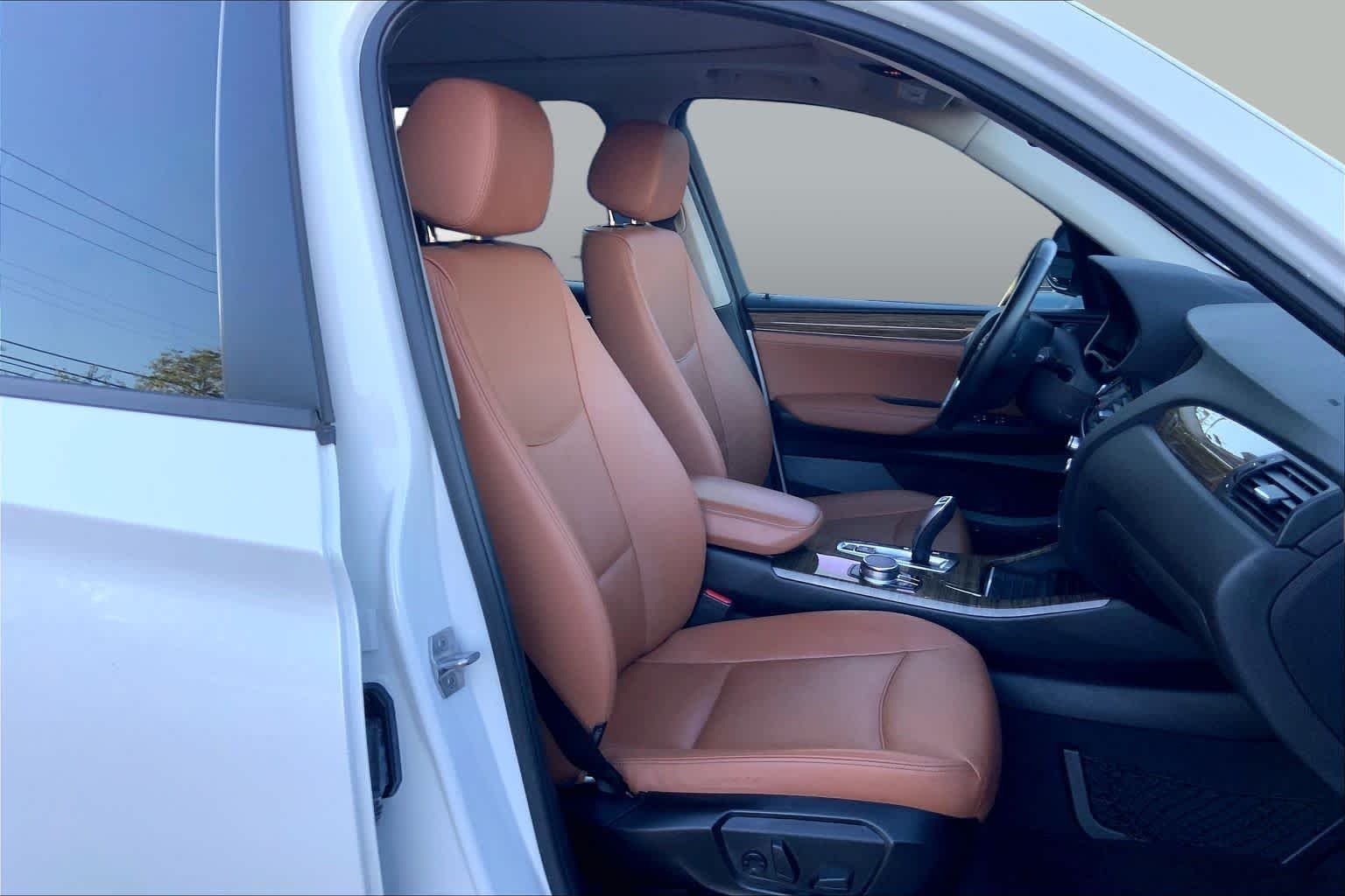 Used 2017 Alpine White BMW xDrive28i image 9