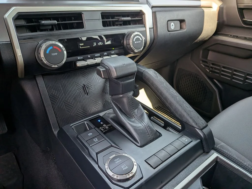 Used 2024  Toyota SR5 image 19