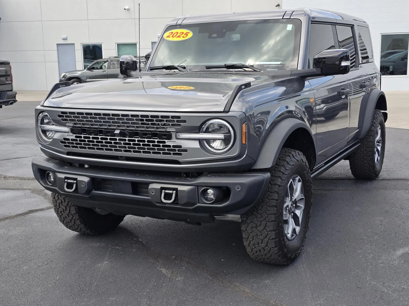 Used 2025 Gray Ford Badlands image 3