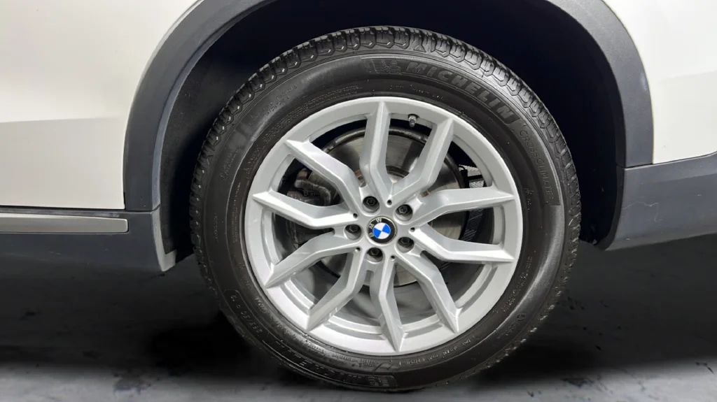 Used 2021 White BMW xDrive40i image 49