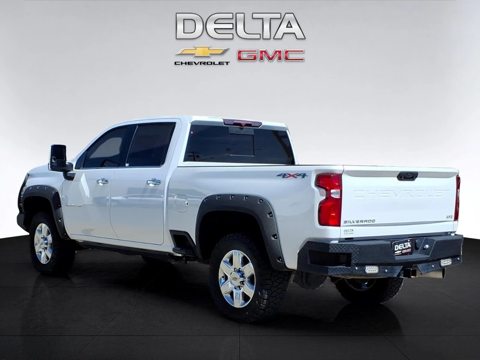 Used 2022 IRIDESCENT PEARL TRICOAT Chevrolet LTZ image 3