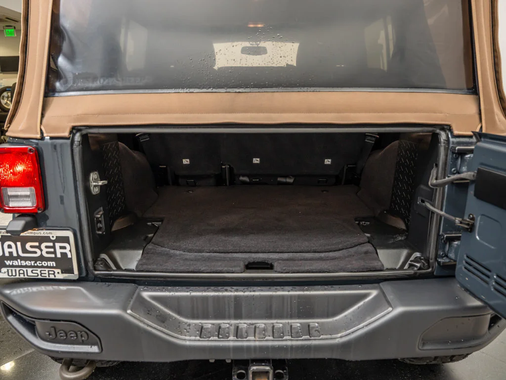 Used 2018 Rhino Clearcoat Jeep Unlimited Sport image 36