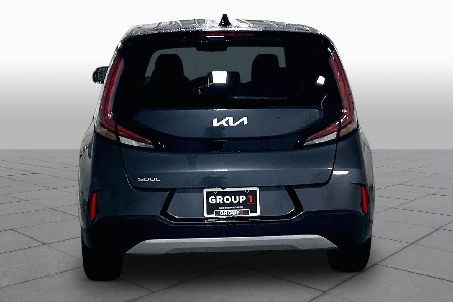 Used 2025 Gravity Gray Kia LX image 4
