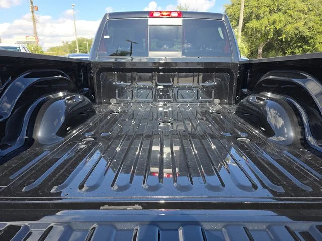 New 2026 Diamond Black Crystal Pearl-Coat Exterior Paint RAM Tradesman image 9