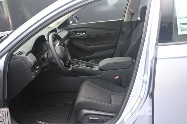 New 2026 Solar Silver Metallic Honda SE image 15