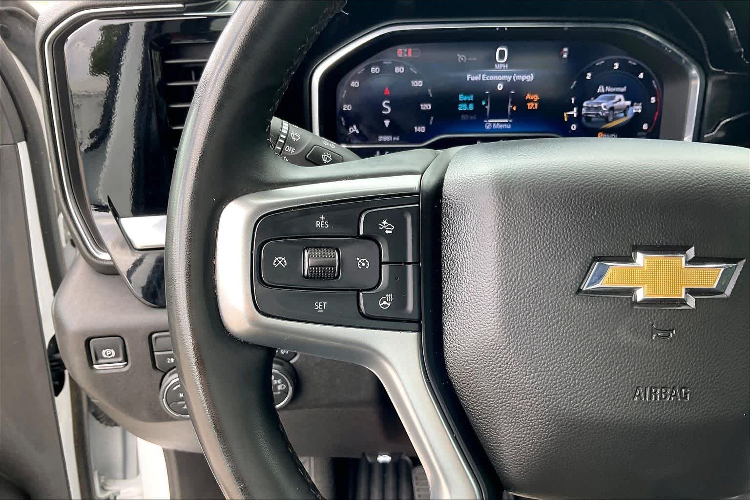 Used 2025 Summit White Chevrolet LT image 21