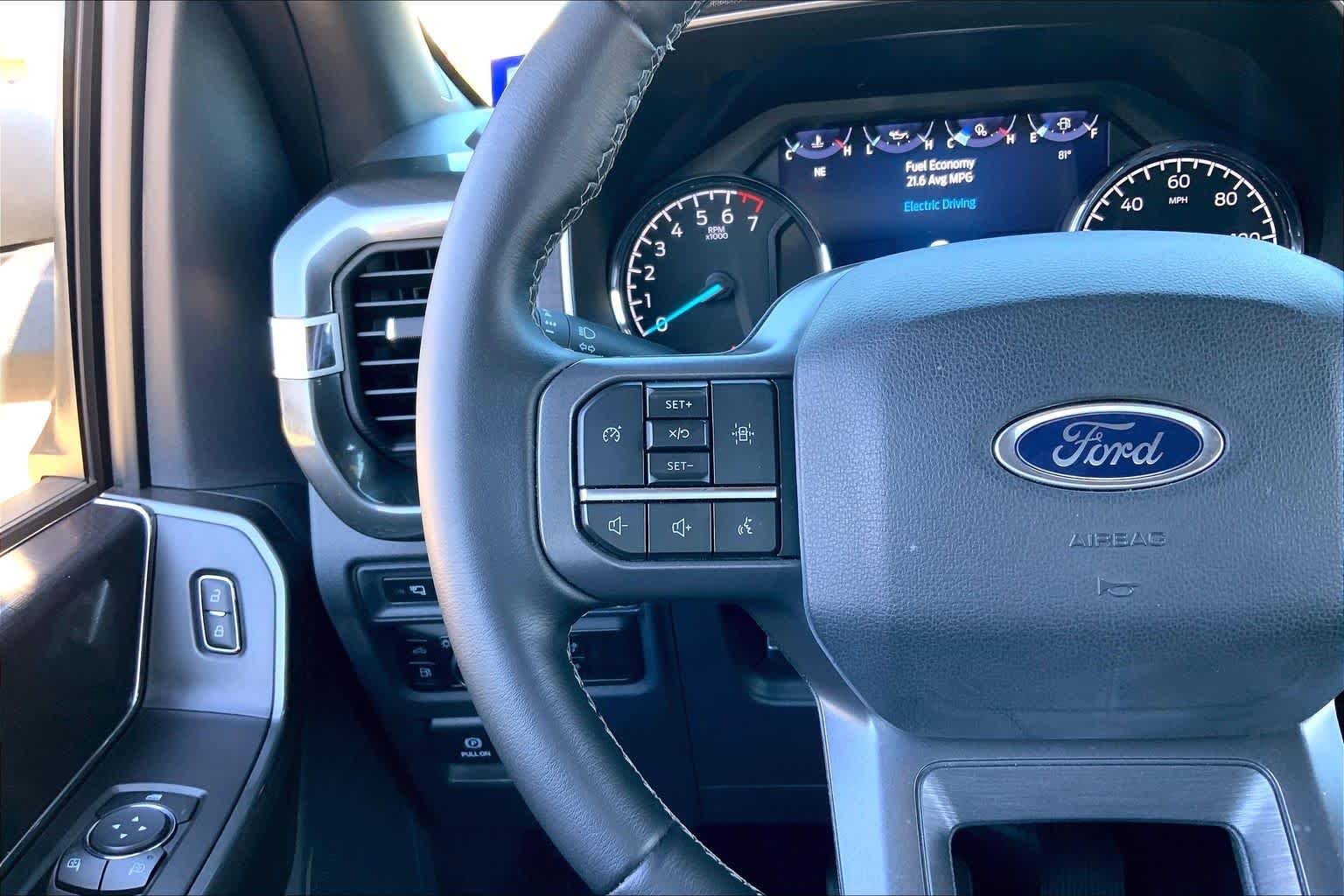 Used 2023 Agate Black Metallic Ford XLT image 23
