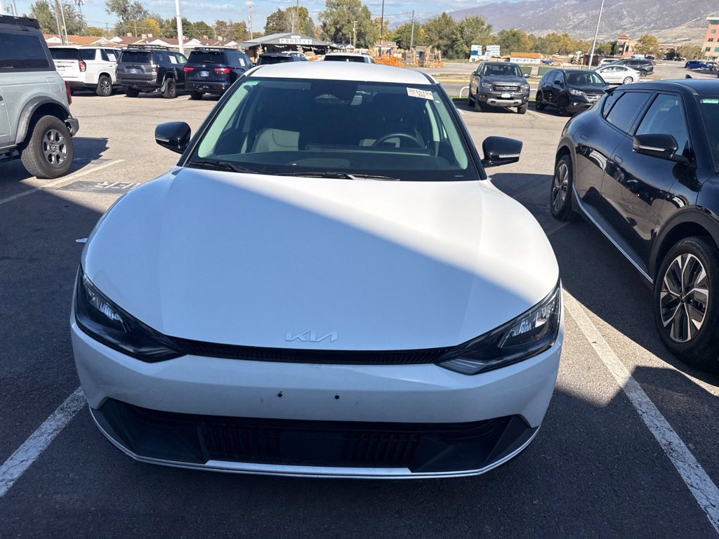 Certified Used 2024 Snow White Pearl Kia Light image 14